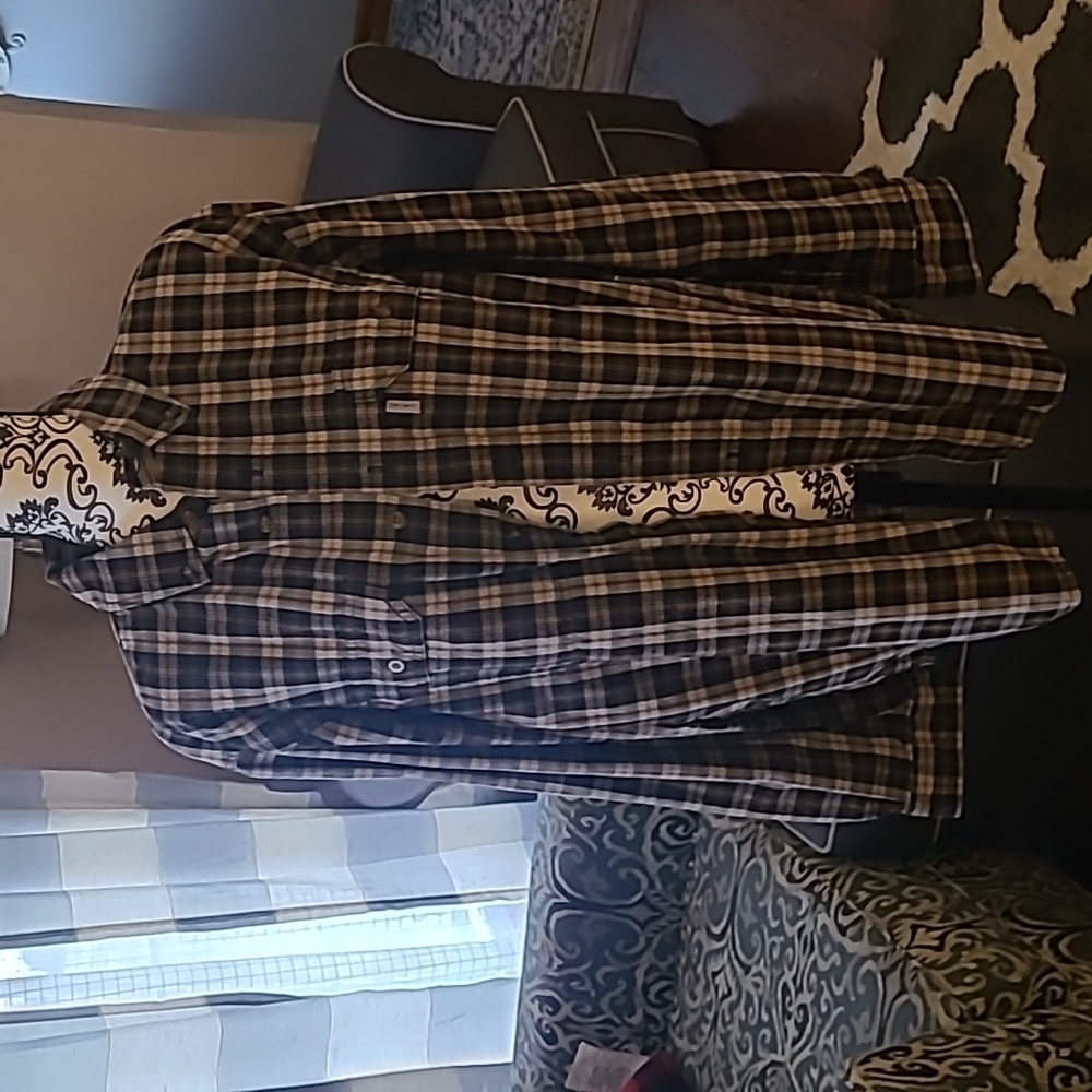 Carhartt relaxed fit sz large plaid button down shirt MT56